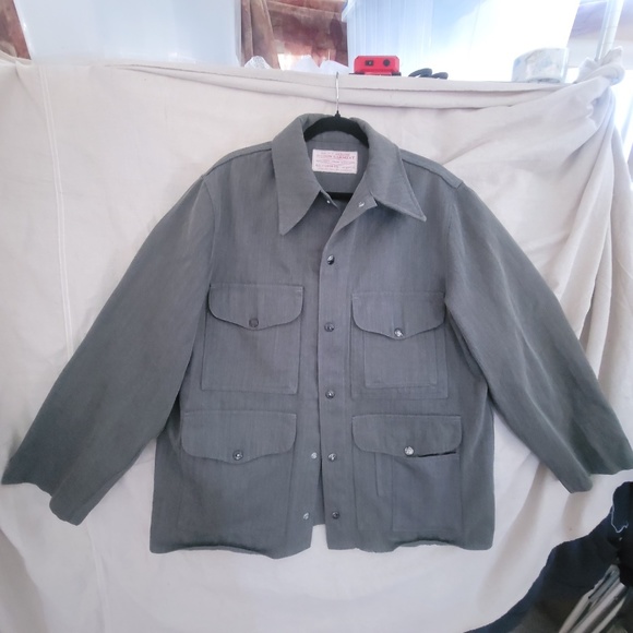 Filson Other - Filson Wool field shirt. Four large front pockets button snap closure no stains